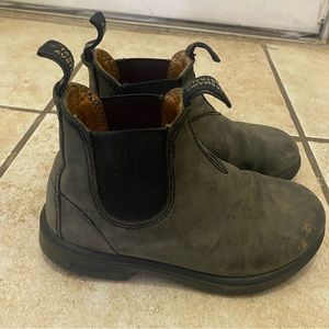 These Blundstones size 12 kids were worn but still have many good uses out of it